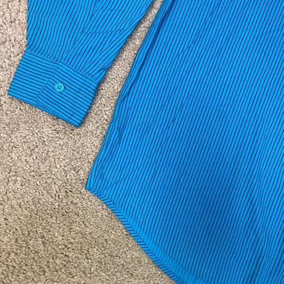 Funky Triangular-Buttonhole Blouse - Picture 4 of 5